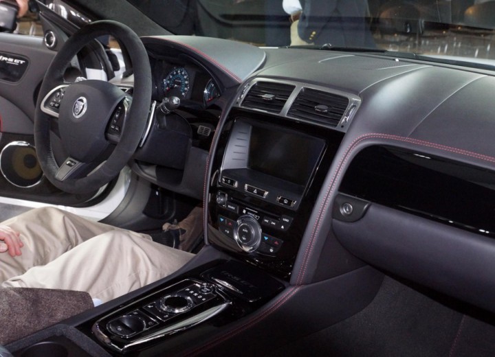 Specificații tehnice pentru Jaguar XKR Coupe II - picture 4