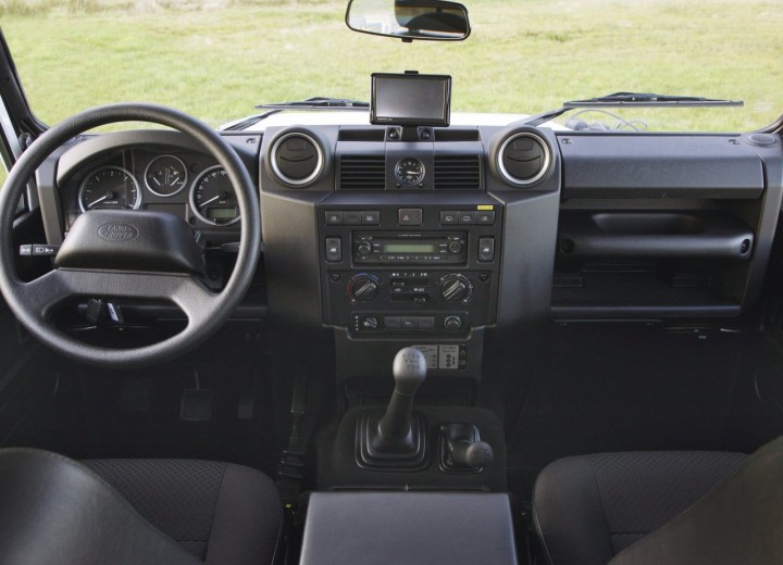 Τεχνικά χαρακτηριστικά για Land Rover Defender 90 - picture 15