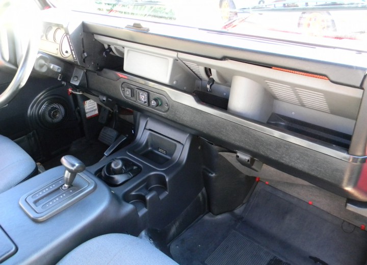Τεχνικά χαρακτηριστικά για Land Rover Defender 90 - picture 11