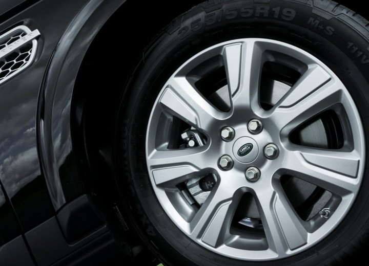 Technical specifications and characteristics for【Land Rover Discovery IV Restyling】 - picture 8