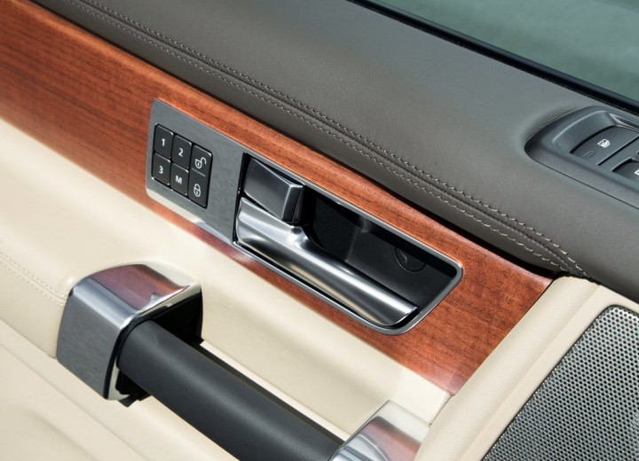 Technical specifications and characteristics for【Land Rover Discovery IV Restyling】 - picture 6