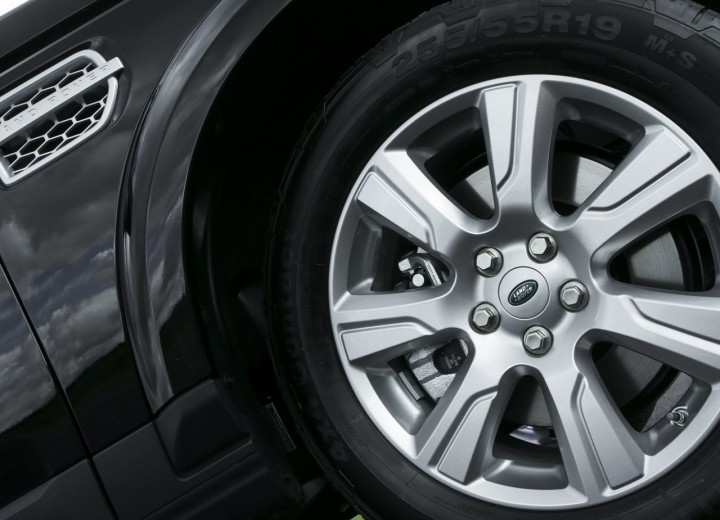 Technical specifications and characteristics for【Land Rover Discovery IV】 - picture 11