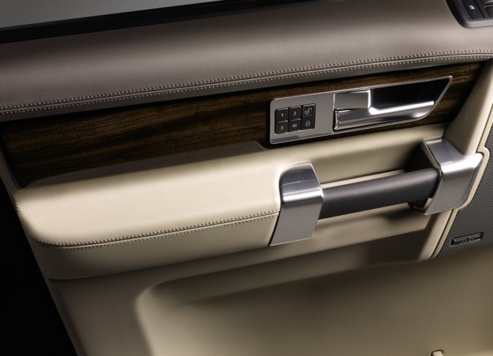 Technical specifications and characteristics for【Land Rover Discovery IV】 - picture 8