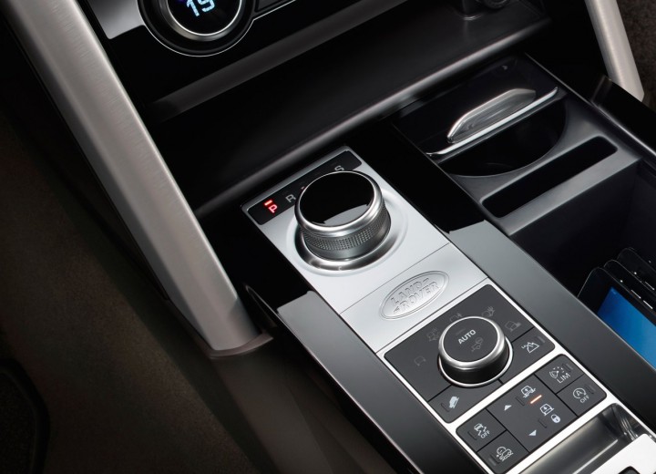 Technical specifications and characteristics for【Land Rover Discovery V】 - picture 8