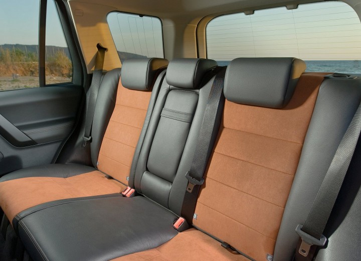 Technical specifications and characteristics for【Land Rover Freelander II Restyling】 - picture 8