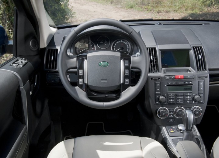 Technical specifications and characteristics for【Land Rover Freelander II Restyling】 - picture 6