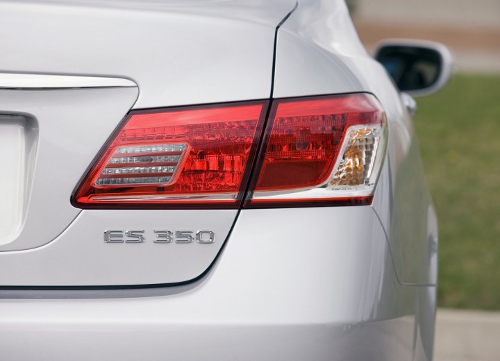 Caractéristiques techniques de Lexus ES V Restyling - picture 11