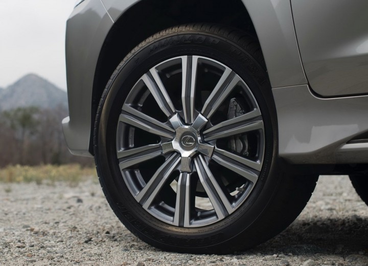 Technical specifications and characteristics for【Lexus LX III Restyling II】 - picture 8