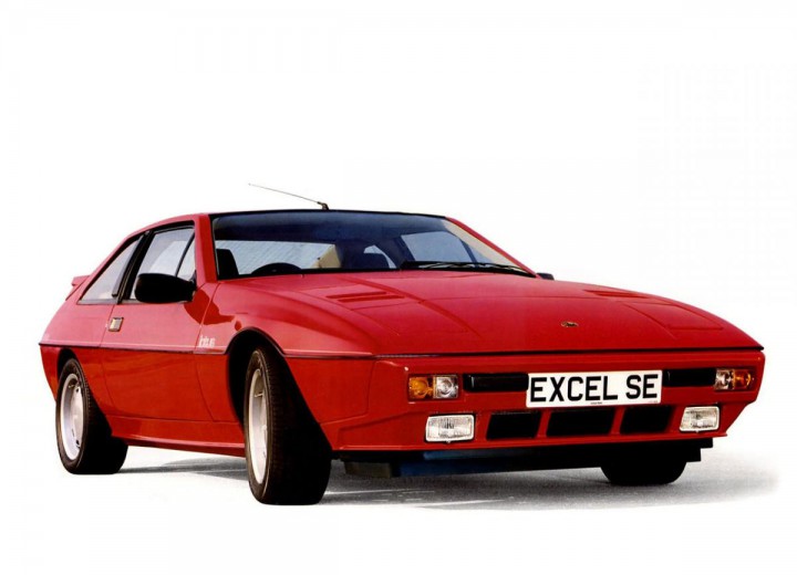 Lotus Excel technical specifications and fuel consumption