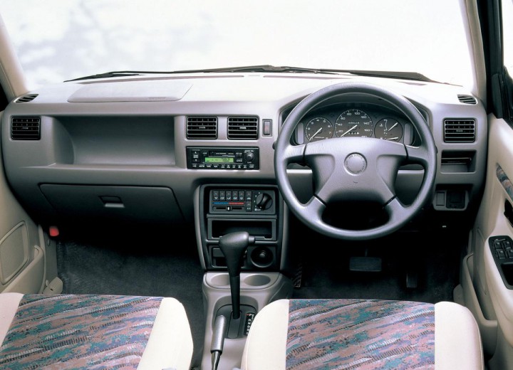 Technical specifications and characteristics for【Mazda Demio (DW)】 - picture 4