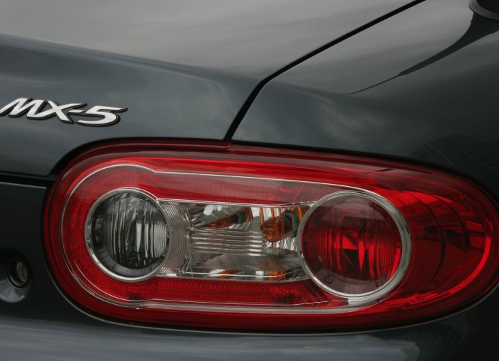 Technische Daten und Spezifikationen für Mazda Mx-5 III Restyling - picture 12
