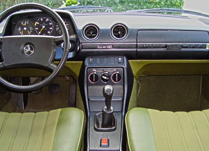 Caractéristiques techniques de Mercedes-Benz 200 (W123) - picture 8