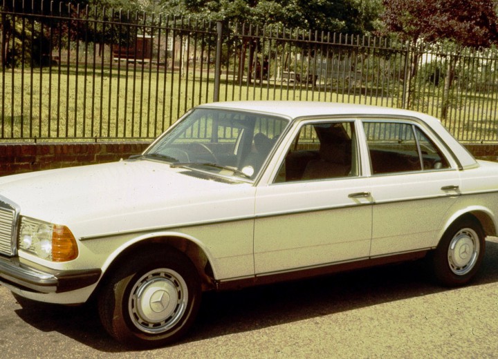 Technical specifications and characteristics for【Mercedes-Benz 220 (W123)】 - picture 3