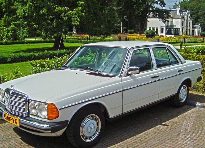 Technical specifications and characteristics for【Mercedes-Benz 220 (W123)】 - picture 1