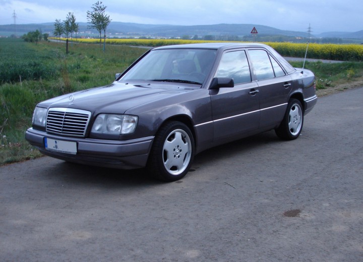 Technische Daten und Spezifikationen für Mercedes-Benz 220 (W124) - picture 1