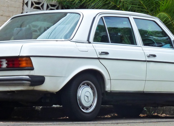 Technische Daten und Spezifikationen für Mercedes-Benz 230 (W123) - picture 2