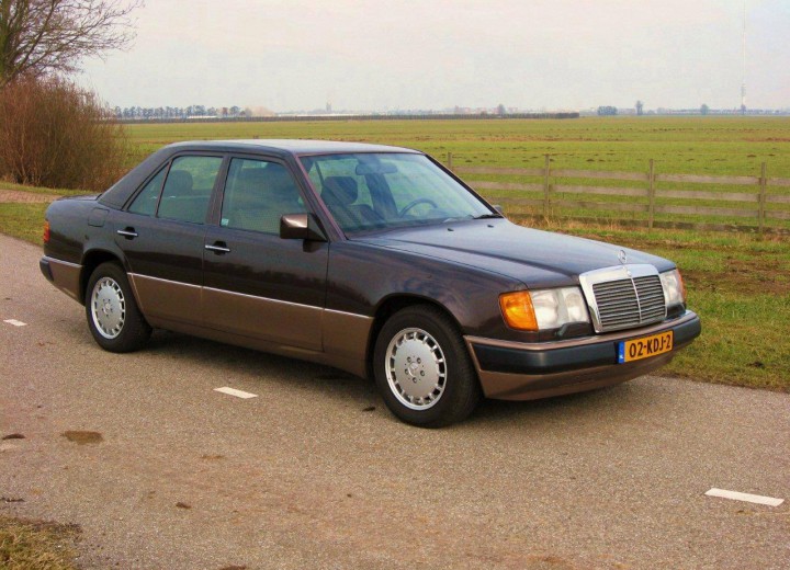 Технически характеристики за Mercedes-Benz 260 (W124) - picture 1