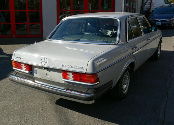 Technische Daten und Spezifikationen für Mercedes-Benz 300 (W123) - picture 6