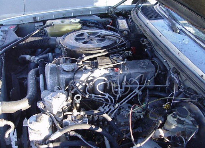 Technische Daten und Spezifikationen für Mercedes-Benz 300 (W123) - picture 4