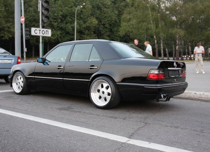 Technical specifications and characteristics for【Mercedes-Benz 500 (W124)】 - picture 6