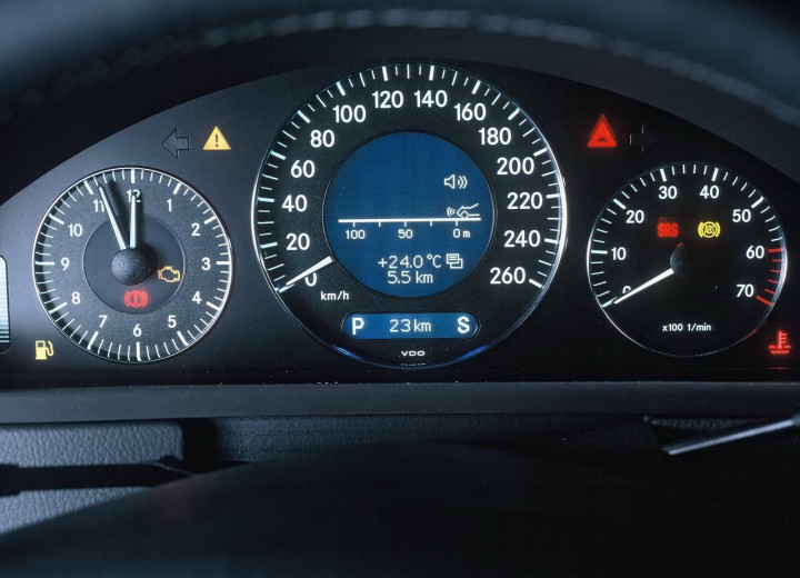 Technical specifications and characteristics for【Mercedes-Benz CLK-klasse II (W209) Restyling】 - picture 7