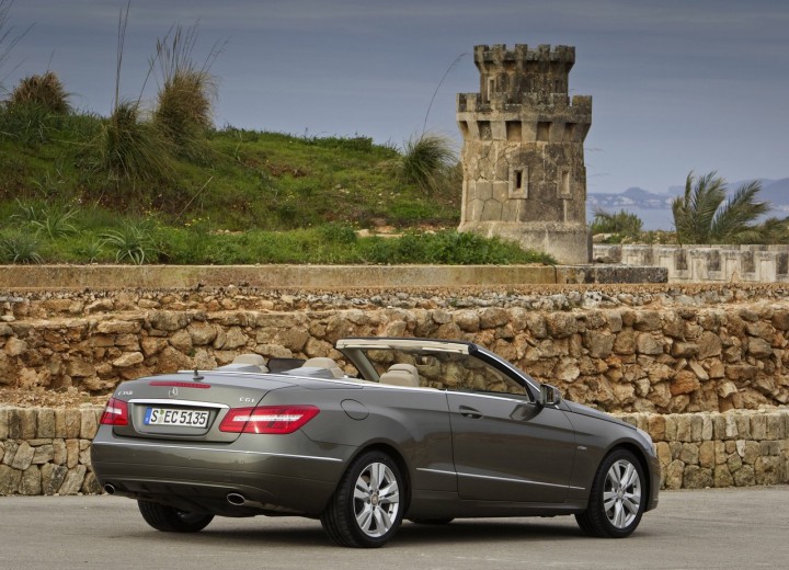 Technical specifications and characteristics for【Mercedes-Benz E-klasse Cabrio (A207)】 - picture 4