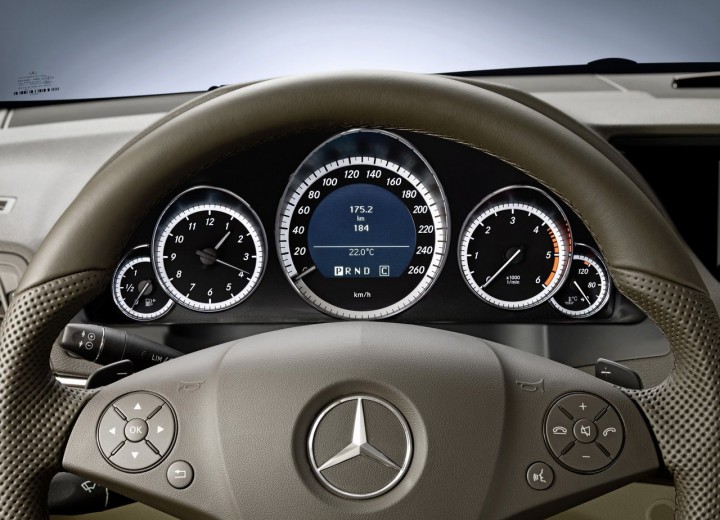 Технические характеристики о Mercedes-Benz E-klasse Coupe (C207) - picture 12
