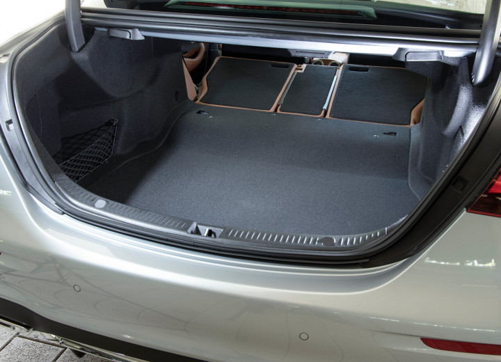 Technical specifications and characteristics for【Mercedes-Benz E-klasse V (W213) Restyling】 - picture 10