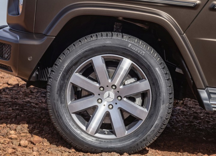 Technical specifications and characteristics for【Mercedes-Benz G-Klasse (W464)】 - picture 9