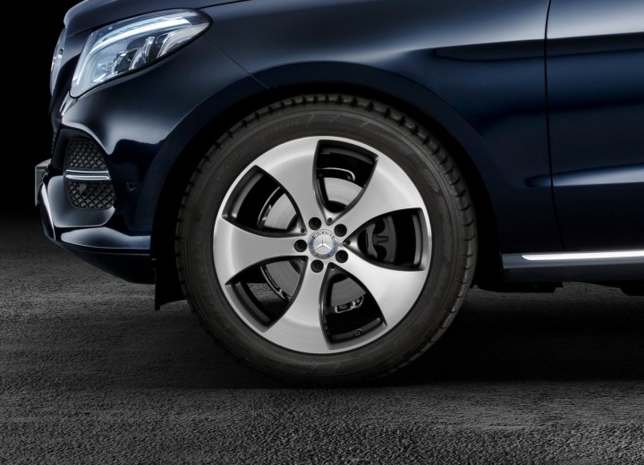 Technical specifications and characteristics for【Mercedes-Benz GLE I (W166)】 - picture 11