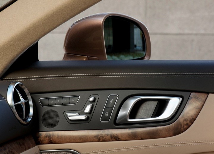 Technical specifications and characteristics for【Mercedes-Benz SL-klasse VI (r231)】 - picture 8