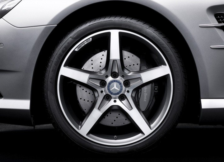 Technical specifications and characteristics for【Mercedes-Benz SL-klasse VI (r231)】 - picture 11