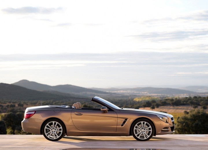 Technical specifications and characteristics for【Mercedes-Benz SL-klasse VI (r231)】 - picture 4