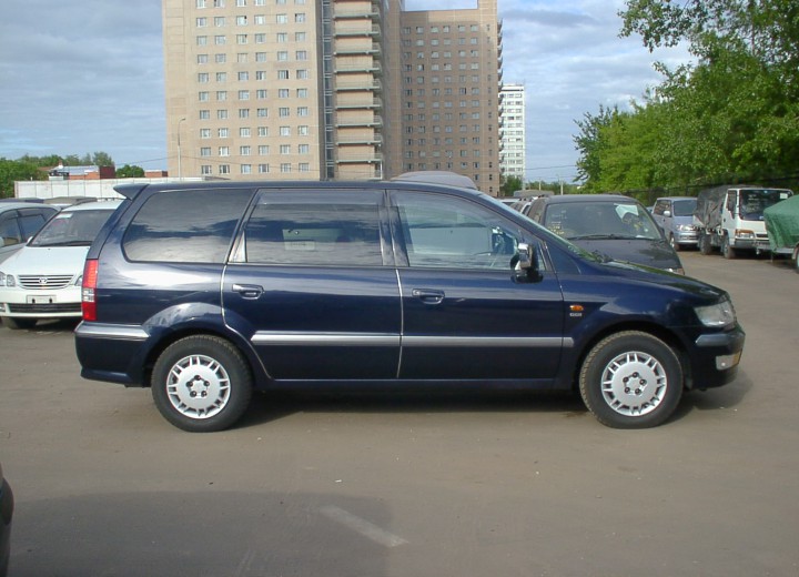 Technical specifications and characteristics for【Mitsubishi Chariot Grandis (N11)】 - picture 3