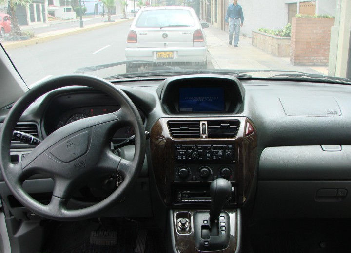 Technical specifications and characteristics for【Mitsubishi Chariot Grandis (N11)】 - picture 4