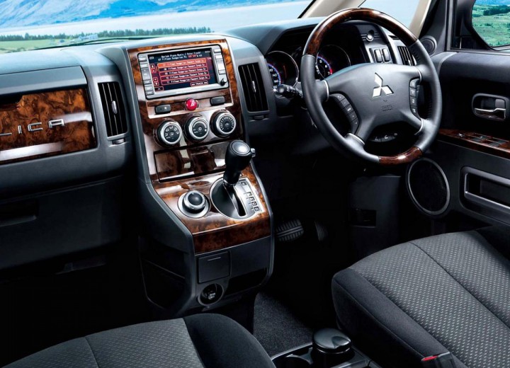 Technical specifications and characteristics for【Mitsubishi Delica (D5)】 - picture 4
