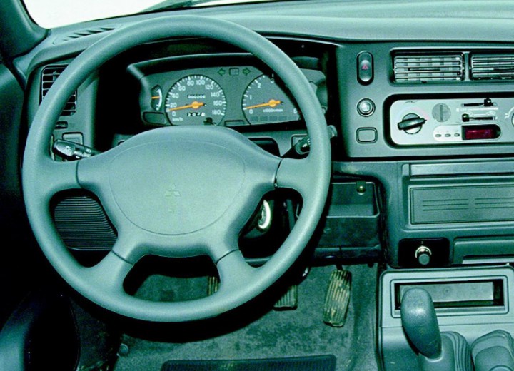 Especificaciones técnicas de Mitsubishi L 200 III - picture 6