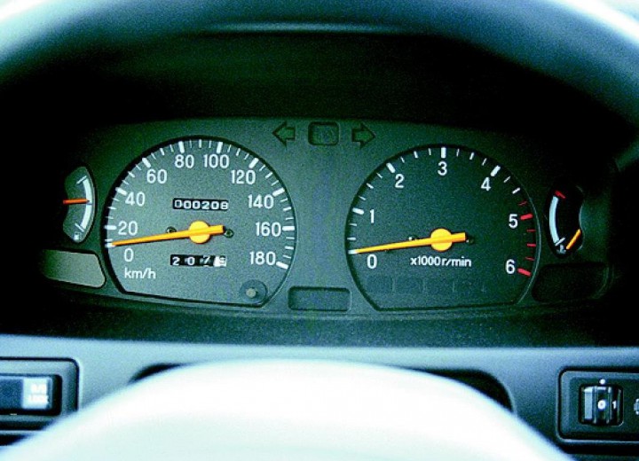Especificaciones técnicas de Mitsubishi L 200 III - picture 8