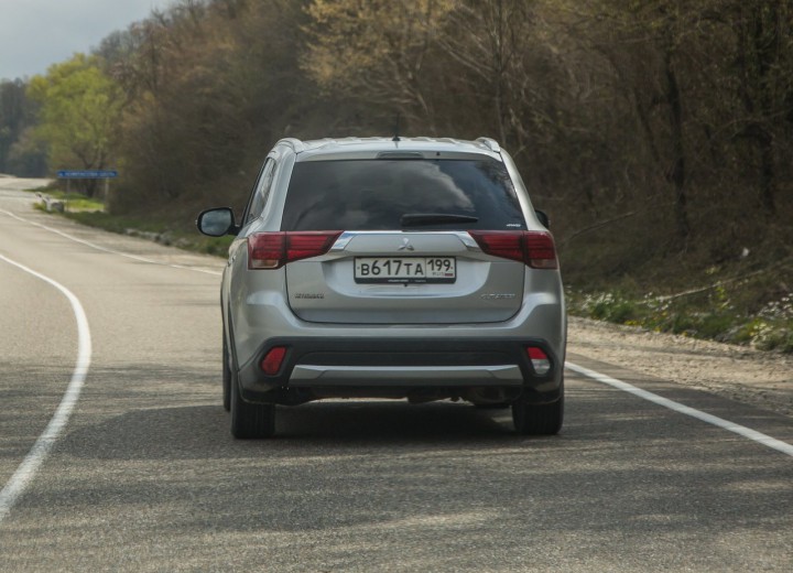 Especificaciones técnicas de Mitsubishi Outlander III Restyling 2 - picture 5