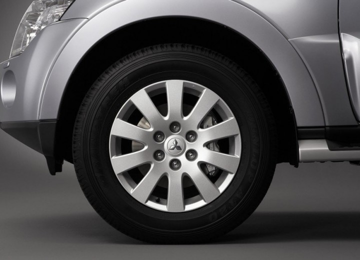 Caractéristiques techniques de Mitsubishi Pajero IV - picture 12