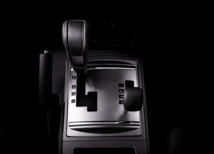 Caractéristiques techniques de Mitsubishi Pajero IV - picture 15