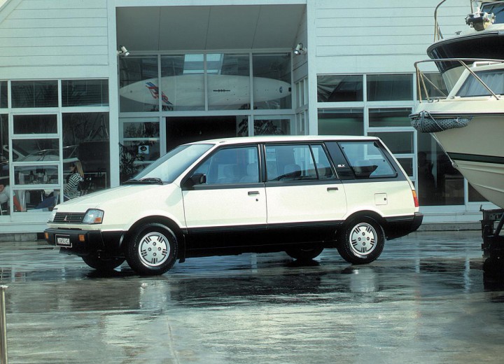 Especificaciones técnicas de Mitsubishi Space Wagon (D0_W) - picture 1