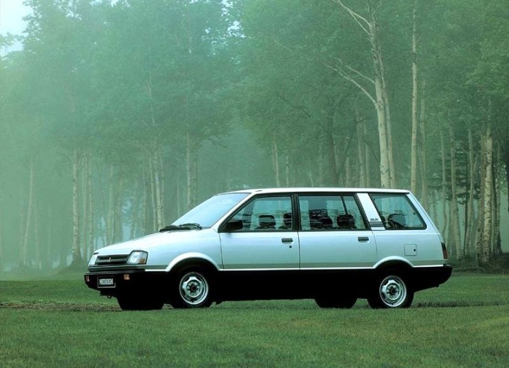 Especificaciones técnicas de Mitsubishi Space Wagon (D0_W) - picture 2