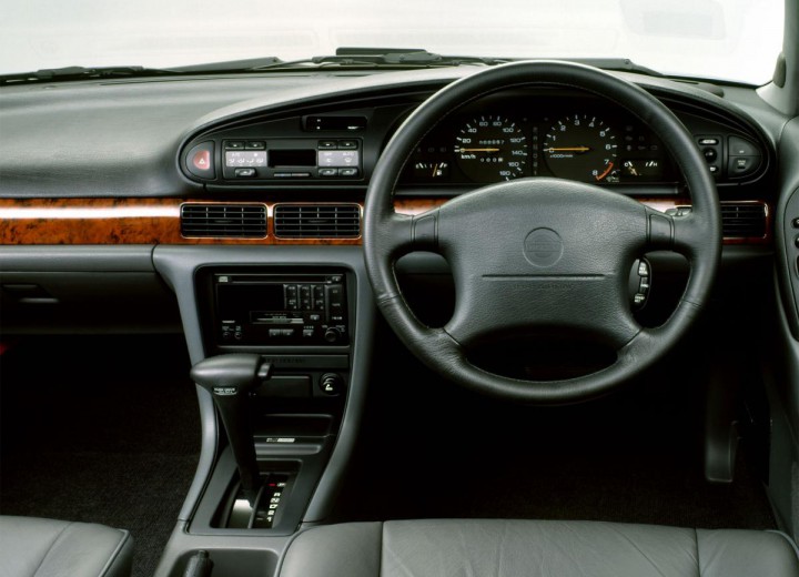 Technical specifications and characteristics for【Nissan Bluebird (U13)】 - picture 3