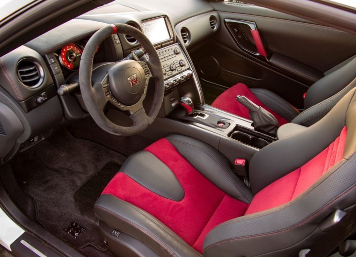 Technical specifications and characteristics for【Nissan GT-R I Restyling】 - picture 9