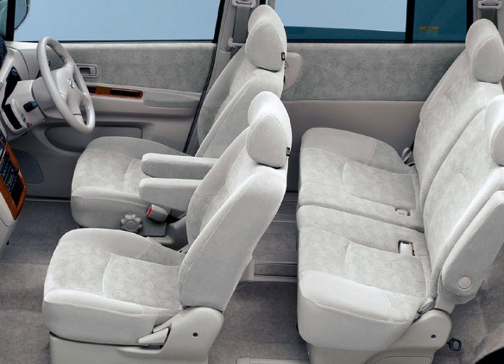 Technical specifications and characteristics for【Nissan Liberty (M12)】 - picture 5