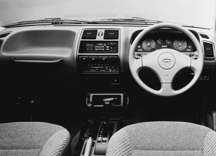 Technische Daten und Spezifikationen für Nissan Mistral (R20) - picture 4