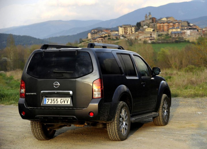 Technical specifications and characteristics for【Nissan Pathfinder III (2010 facelift)】 - picture 5
