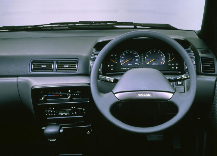Technical specifications and characteristics for【Nissan Prairie (M11)】 - picture 3