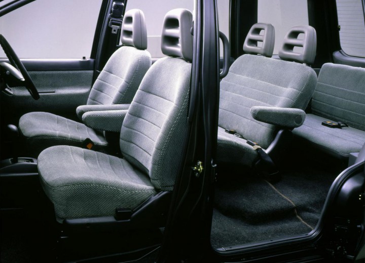 Technical specifications and characteristics for【Nissan Prairie (M11)】 - picture 4